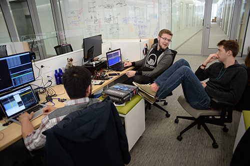 students working together in computer lab